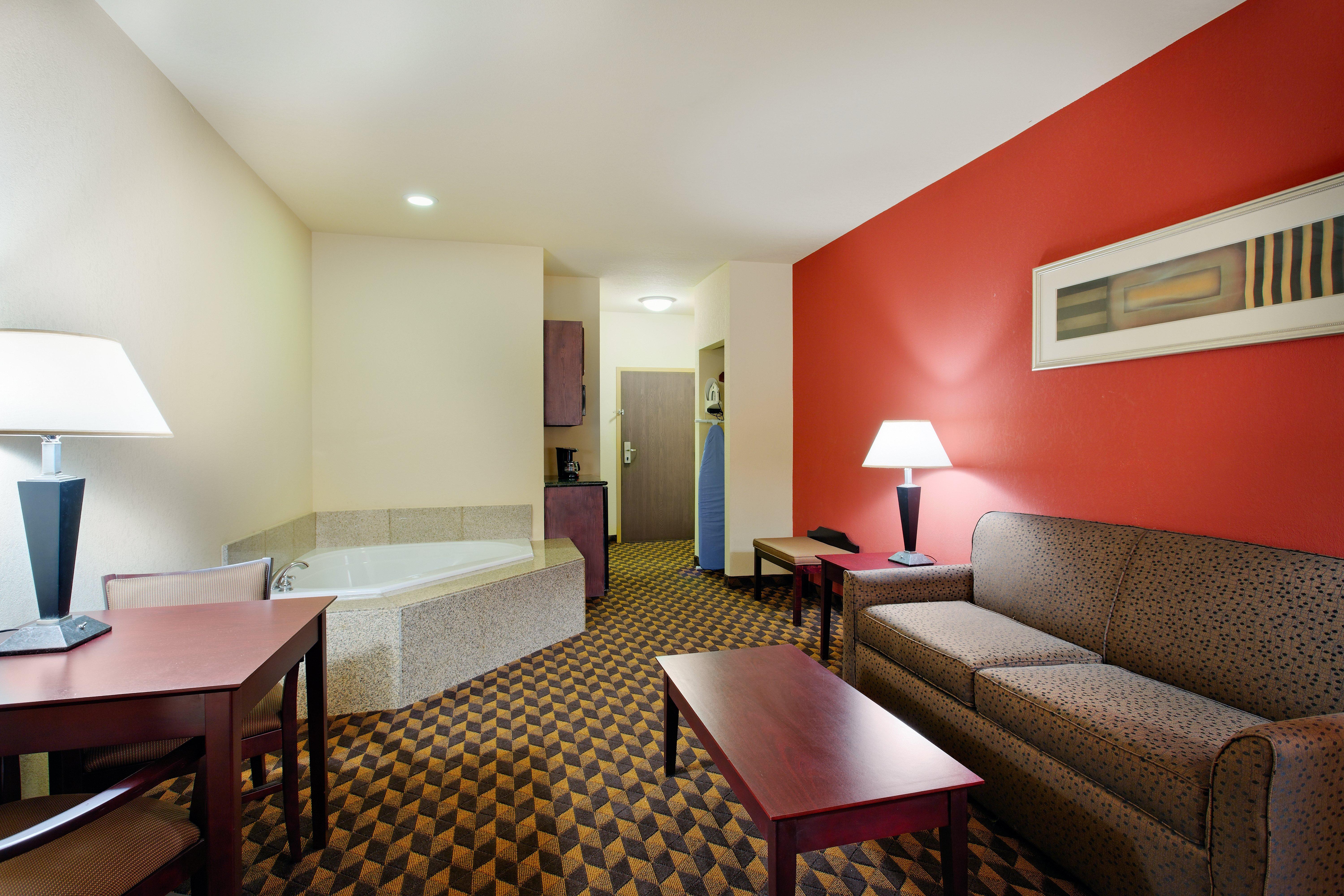 Holiday Inn Express & Suites Malvern By Ihg Екстер'єр фото
